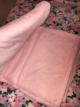 Manta grande rosa de tejido polar