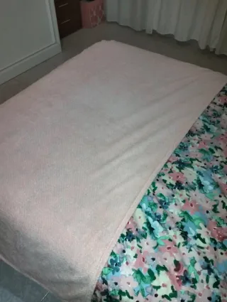 Manta grande rosa de tejido polar