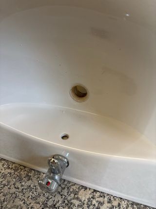 Lavabo de porcelana con pedestal