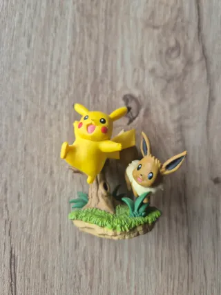 Figura Pokémon Eevee y Pikachu Kaiyodo 2018