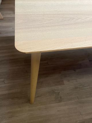 Mesa de comedor de madera