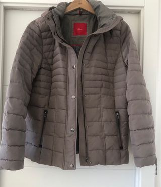 Chaqueta de Plumas S. Oliver con capucha gris