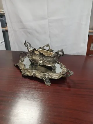 Peça decorativa em estanho