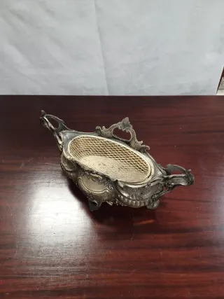 Peça decorativa em estanho