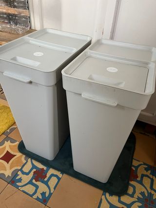 Cubos de plástico con tapa Ikea (2 unidades)