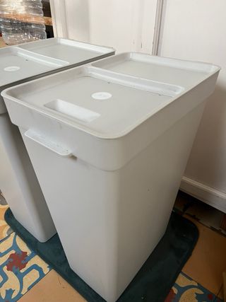 Cubos de plástico con tapa Ikea (2 unidades)