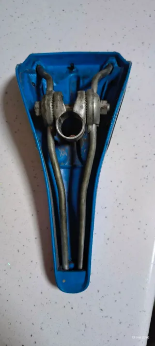 Sillín BMX azul y negro