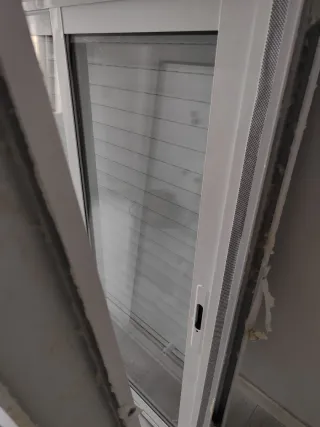 2 Ventanas aluminio nuevas con persiana 136x100