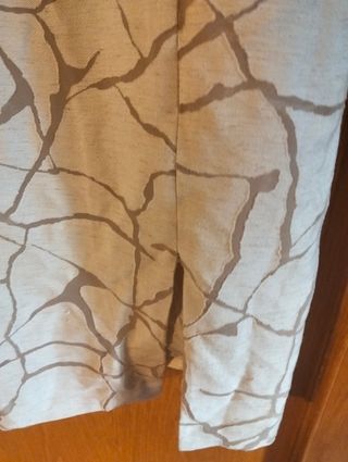 Vestido beige y blanco con estampado para ocasione