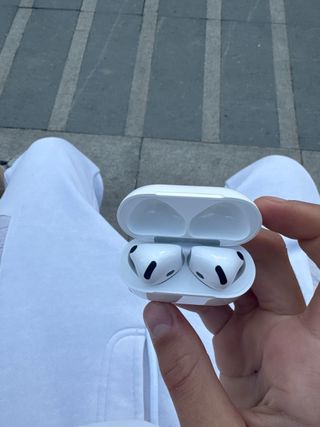 Airpods 4 con cancellazione del rumore