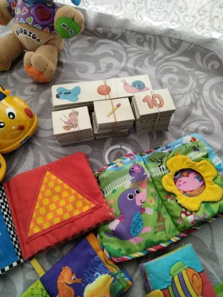 Lote Juguetes Infantiles: Muñeco, Coche, Libro y M