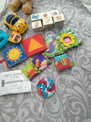 Lote Juguetes Infantiles: Muñeco, Coche, Libro y M