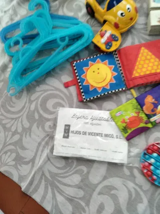 Lote Juguetes Infantiles: Muñeco, Coche, Libro y M