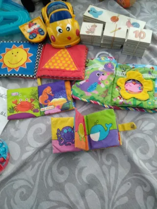 Lote Juguetes Infantiles: Muñeco, Coche, Libro y M