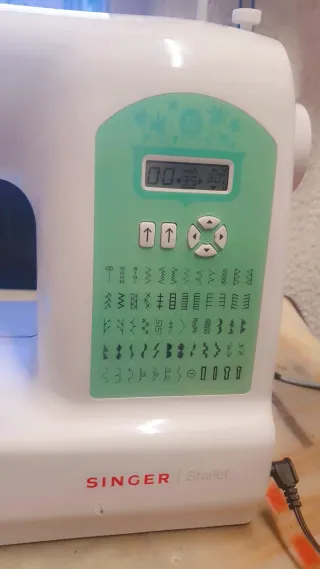 Máquina de coser Singer Starlet modelo 6660