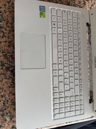 Lotto ASUS PU551L + F556U Schede Madri OK