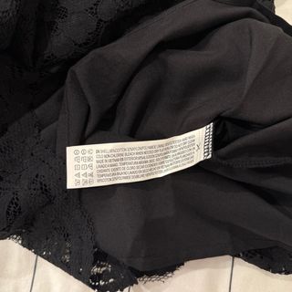 Top encaje negro Forever 21 con etiquetas