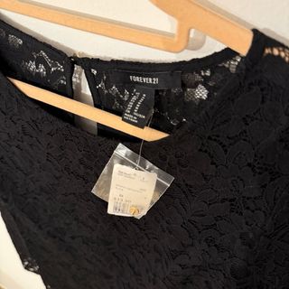 Top encaje negro Forever 21 con etiquetas