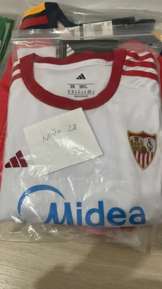 Conjunto Sevilla 1ª equipación niño Talla 28