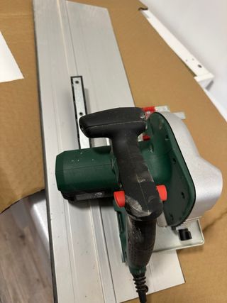 Sierra circular con guía