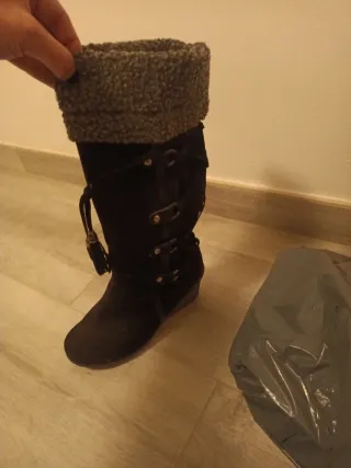 Botas altas negras con detalle gris