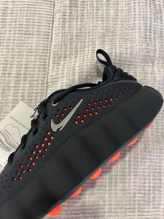 Nike Mind 002 Preto Hyper Crimson