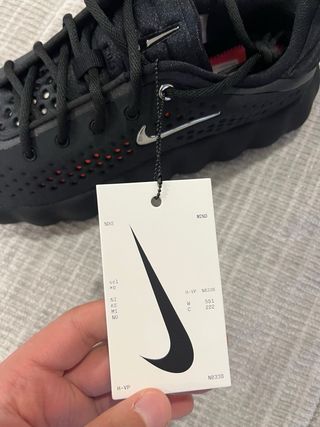 Nike Mind 002 Preto Hyper Crimson