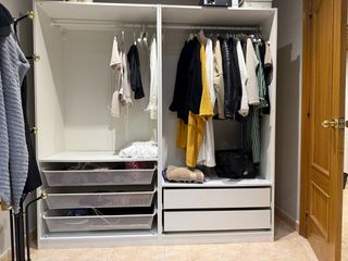 Armario blanco de madera