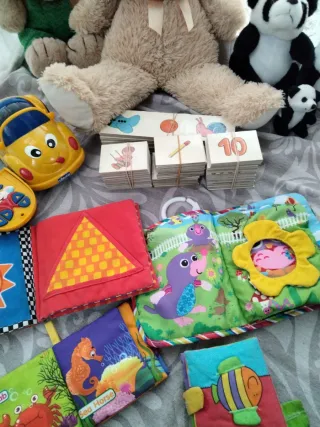 Lote Juguetes Infantiles: Peluches, Coche, Libros