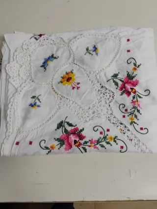 Sábana Antigua Bordada hilo