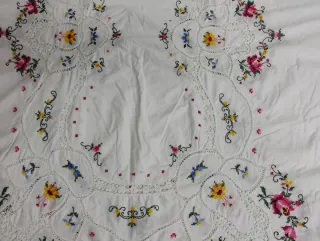 Sábana Antigua Bordada hilo