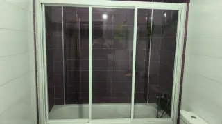 Mampara de ducha cristal y plástico