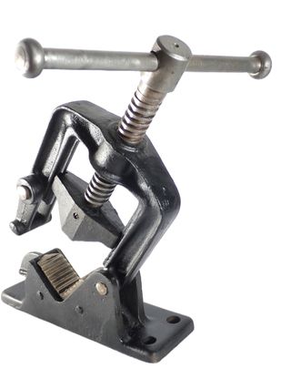 Mordaza industrial para tubos vintage de banco