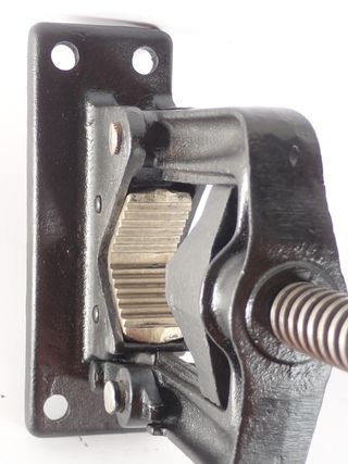 Mordaza industrial para tubos vintage de banco