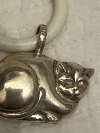 Juguete antiguo de plata con aro