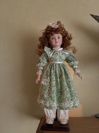 Muñeca de porcelana antigua