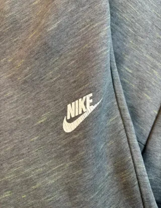 Pantalón Nike Tech Fleece Gris