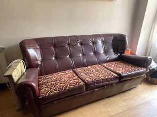 Sofá y sillón vintage piel rojo. Precio a negociar