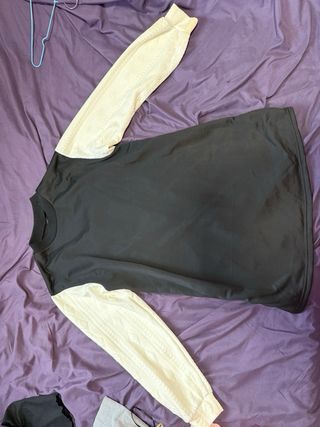 Vestido negro con mangas blancas