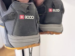 Zapatillas montaña +8000 negras y amarillas