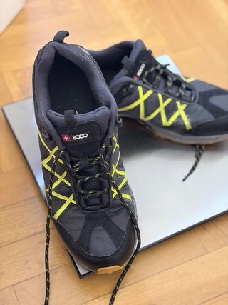 Zapatillas montaña +8000 negras y amarillas