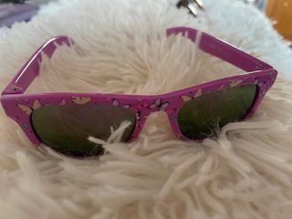 Gafas de sol niña mariposas moradas sin marca