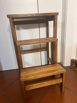 Scaletta in legno a tre gradini