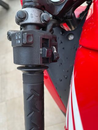 Honda CBR 125 R 2014 - 19.500 Km - de serie.