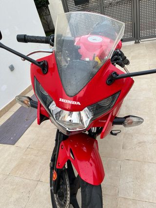 Honda CBR 125 R 2014 - 19.500 Km - de serie.