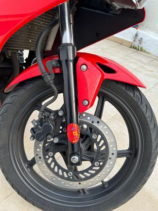 Honda CBR 125 R 2014 - 19.500 Km - de serie.