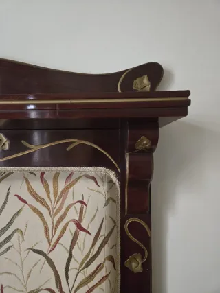 Sofá tapizado estilo clásico