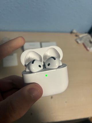 AirPods 4 Bianchi
