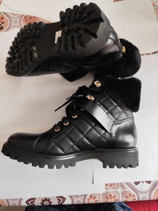 Botines de piel negros con pelo