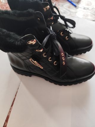 Botines de piel negros con pelo